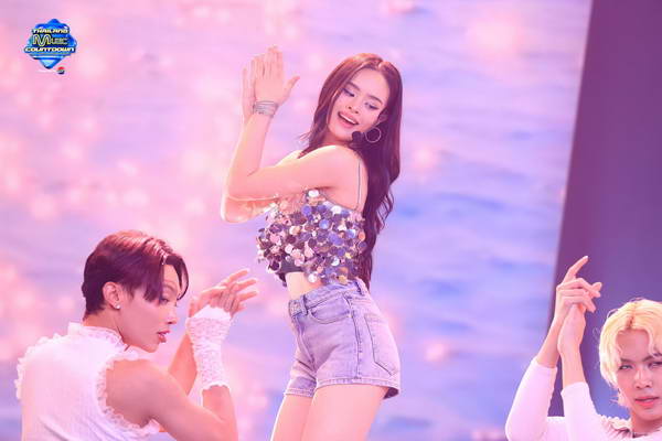 ร้อนจนทนไม่ไหว! แอลลี่ โชว์ซิงเกิ้ลล่าสุด Make it Hot ใน Thailand Music Countdown