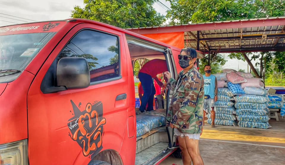 เพชร สหรัตน์ มอบเงินเฉียดล้าน!! รุดสร้างบ้านใหม่ให้ยาย หลังถูกไฟไหม้ เพชร สหรัตน์ มอบเงินเฉียดล้าน!! รุดสร้างบ้านใหม่ให้ยาย หลังถูกไฟไหม้