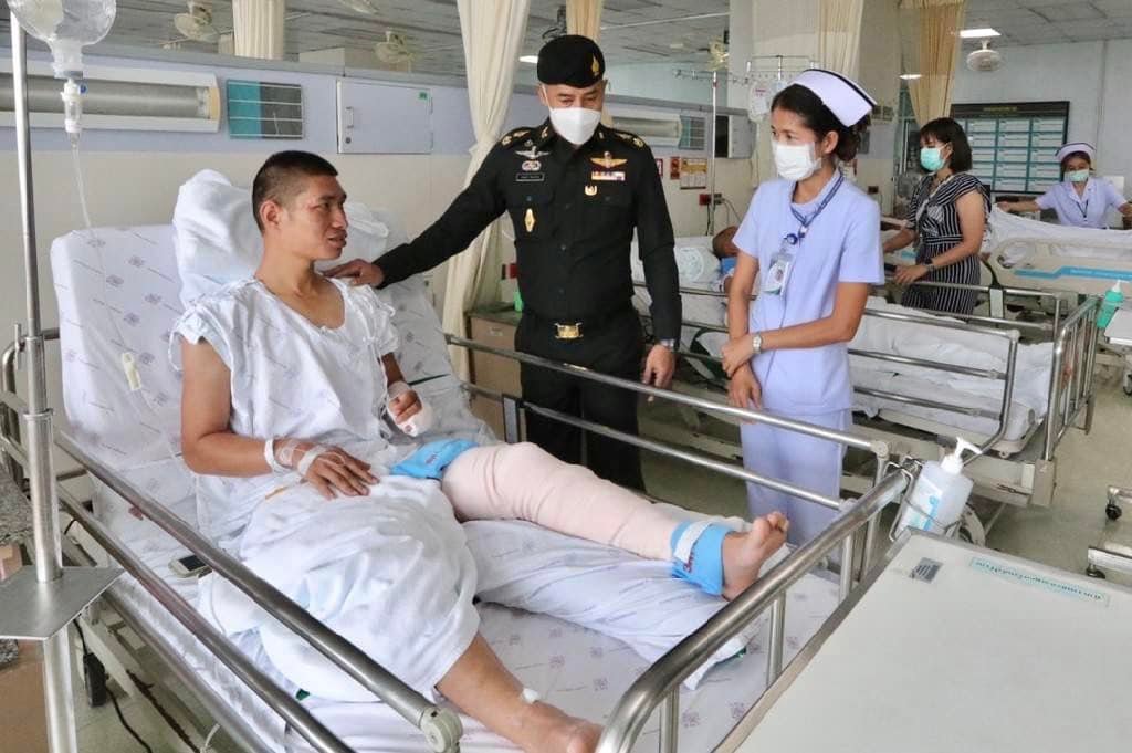 อาการล่าสุด! แม่ทัพภาคที่ 4 และคณะ หลังเฮลิคอปเตอร์แบล็คฮอว์กตกที่สงขลา