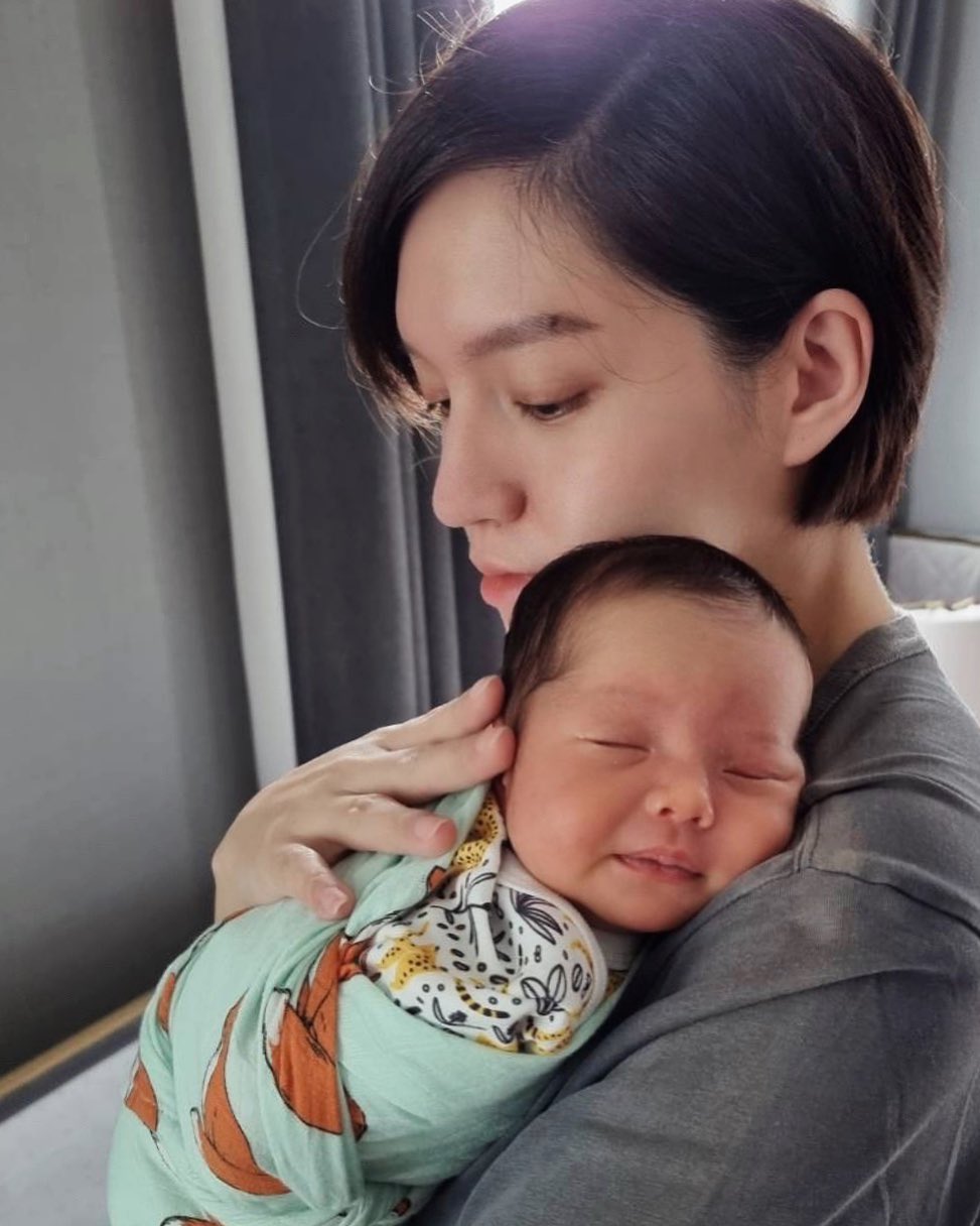 4 โมเมนต์คนบันเทิง กับบทบาทหน้าที่ คุณแม่ ปีแรก 4 โมเมนต์คนบันเทิง กับบทบาทหน้าที่ คุณแม่ ปีแรก