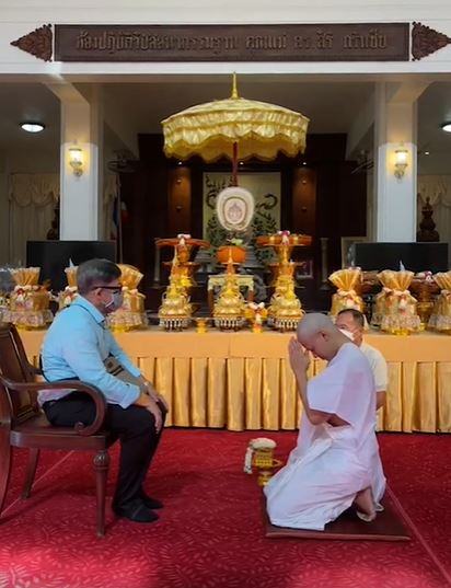 สิงโต ปราชญา เข้าพิธีอุปสมบท บวชทดแทนผู้มีพระคุณ