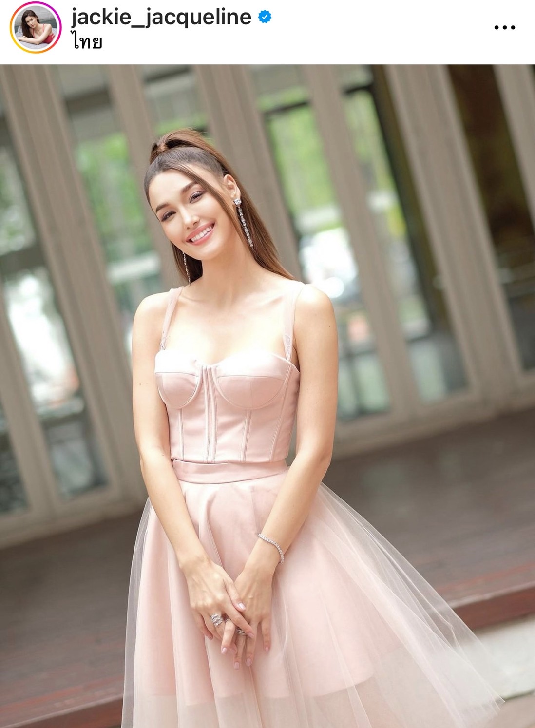 ทำความรู้จัก วันคนโสด 11.11 พร้อมส่องภาพ หนุ่ม - สาว คนบันเทิง!!