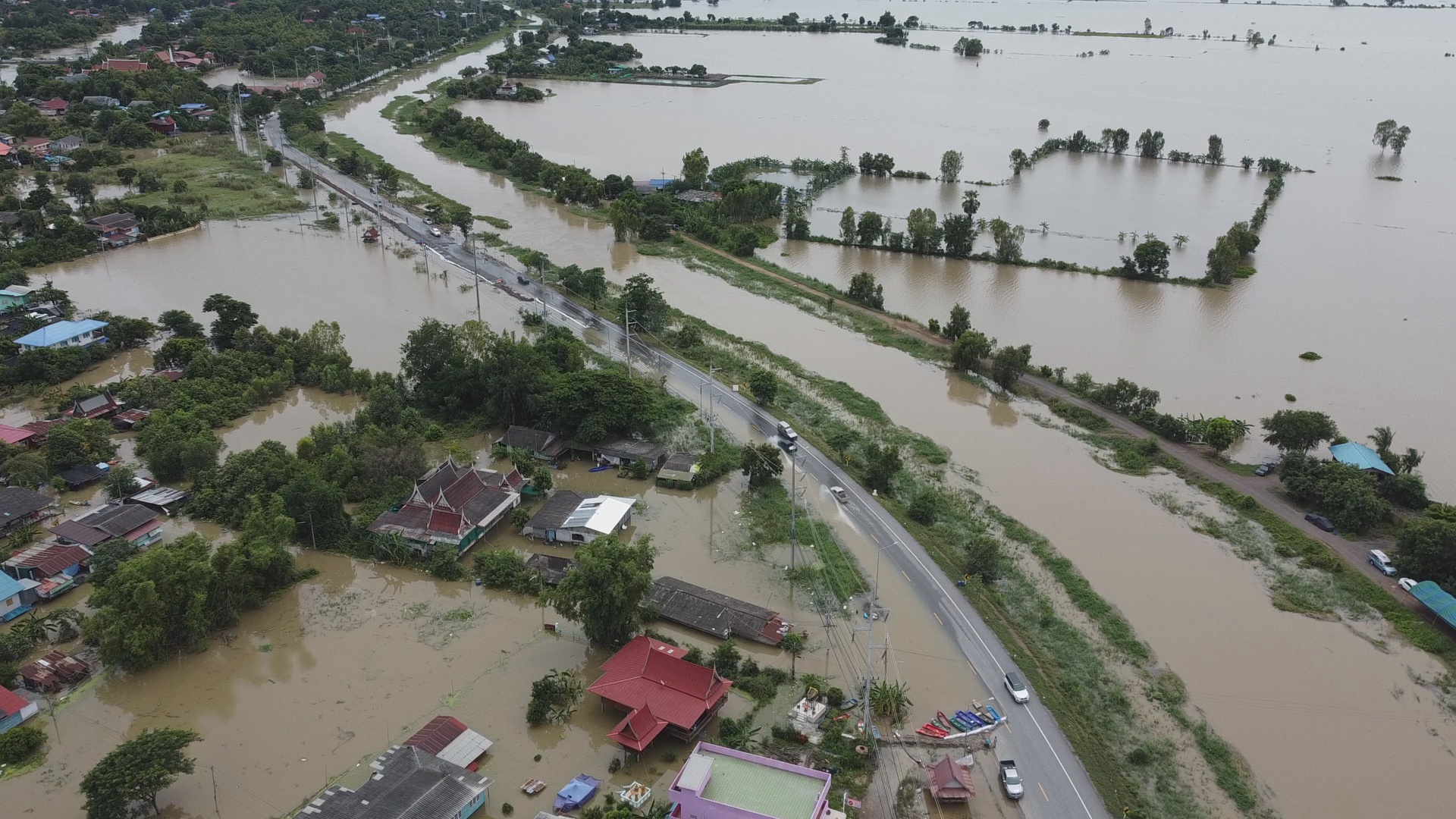 น้ำท่วมอยุธยา ยังหนัก 10 อำเภอ แม่น้ำน้อยเพิ่มสูงท่วมหลายชุมชนอำเภอเสนา