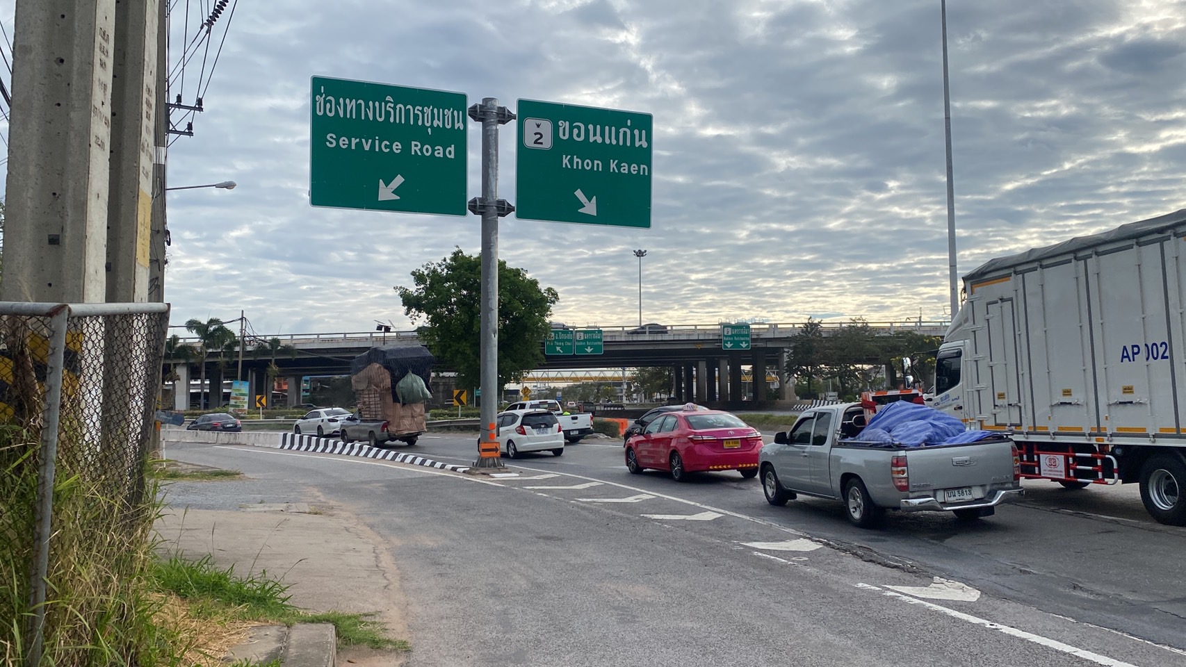 เปิดภาพ ‘ถ.มิตรภาพ-มอร์เตอร์เวย์’ จราจรหนาแน่นรถเต็มทุกช่องทาง