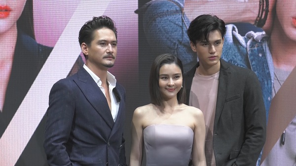 อนันดา – ออม นำทีม เปิดตัวซีรีส์ XYZ   (มีคลิป)