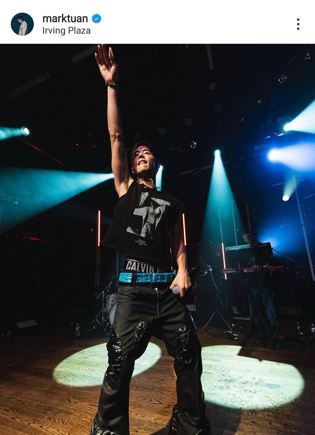 โซเชียลไฟลุก มาร์ค ต้วน ถ่ายแบบแบรนด์ดังสุดเซ็กซี่ โซเชียลไฟลุก มาร์ค ต้วน ถ่ายแบบแบรนด์ดังสุดเซ็กซี่