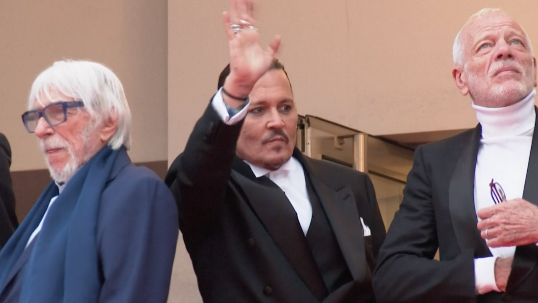 ผู้ชมปรบมือน้ำตาปริ่ม 7 นาที!! 'จอห์นนี่ เดปป์' พาหนังใหม่ Jeanne du Barry ฉายที่คานส์ ผู้ชมปรบมือน้ำตาปริ่ม 7 นาที!! 'จอห์นนี่ เดปป์' พาหนังใหม่ Jeanne du Barry ฉายที่คานส์