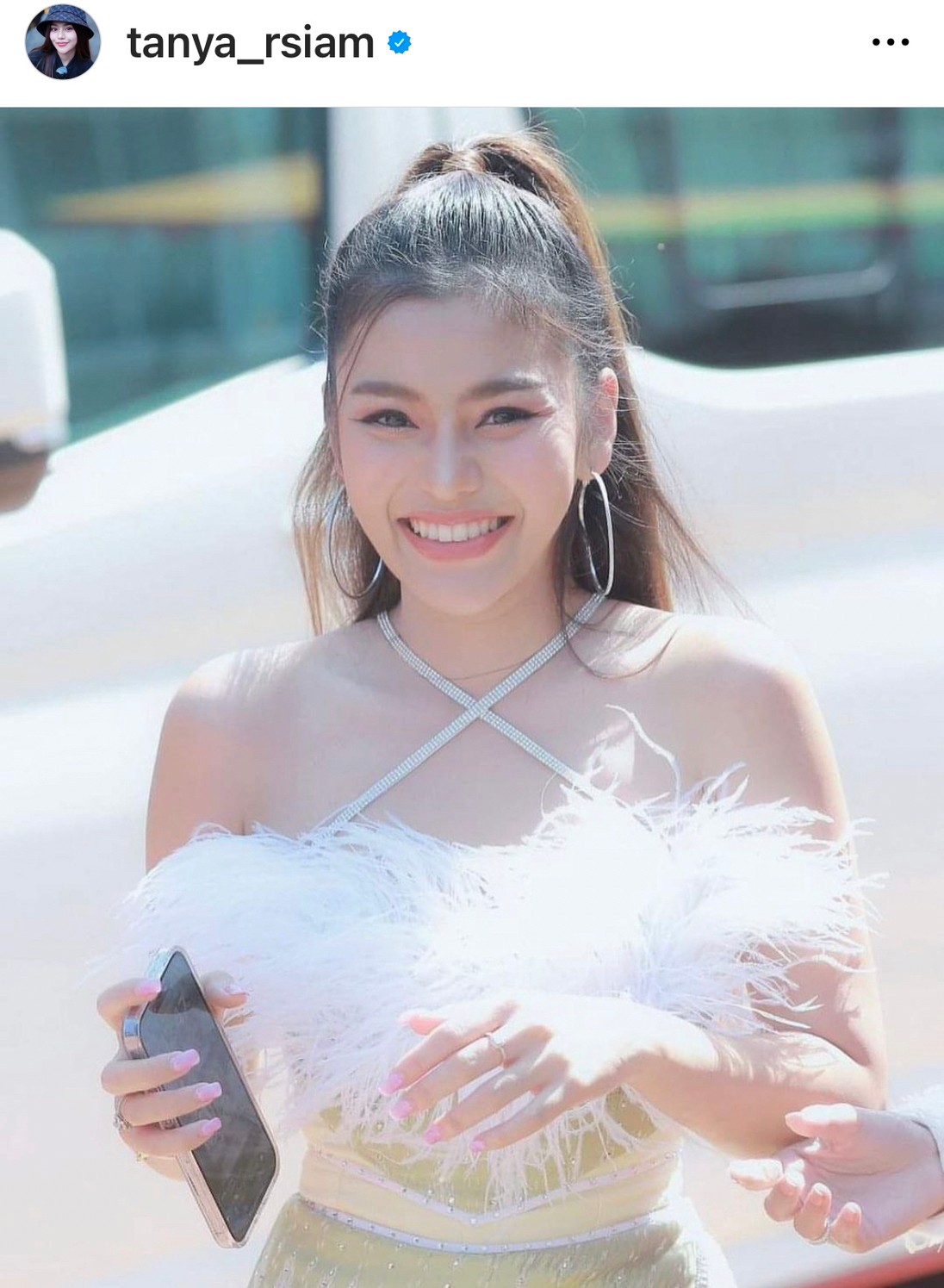 ธัญญ่า อาร์สยาม แชะภาพคู่หนุ่มลาวงานดี ชาวเน็ตลุ้นรักครั้งใหม่?