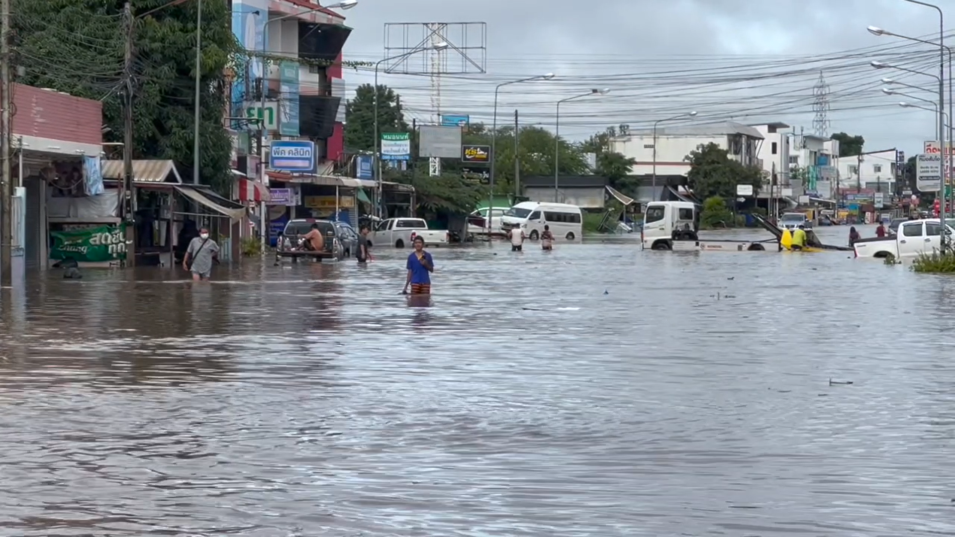 ขอนแก่น อ่วม! ฝนตกหนัก 180 มิลลิเมตร น้ำท่วมเมืองขอนแก่น ขอนแก่น อ่วม! ฝนตกหนัก 180 มิลลิเมตร น้ำท่วมเมืองขอนแก่น