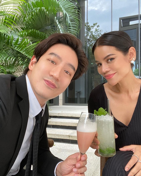 “โอปอล์” อวดลุคแซ่บสายฝอ “หมอโอ๊ค” ขอแซวภรรยา  (มีคลิป)