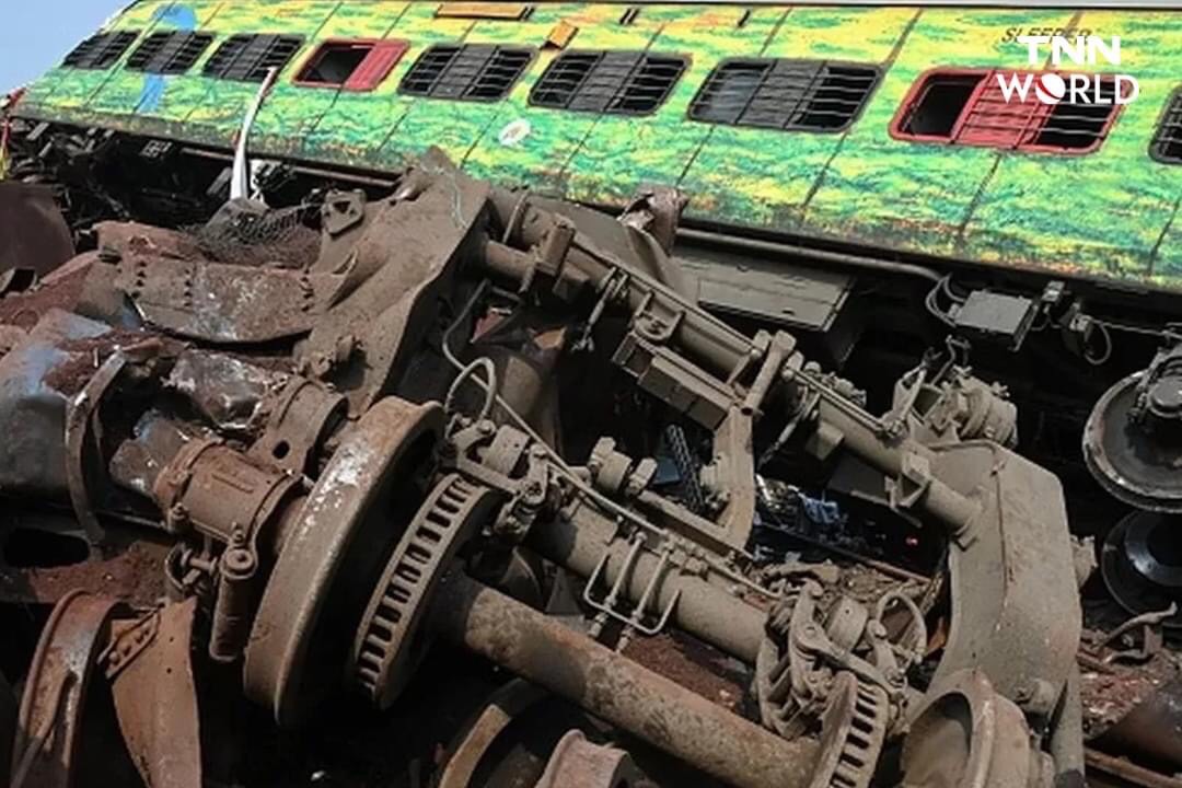 ประมวลภาพ โศกนาฏกรรมรถไฟชนกันในอินเดีย