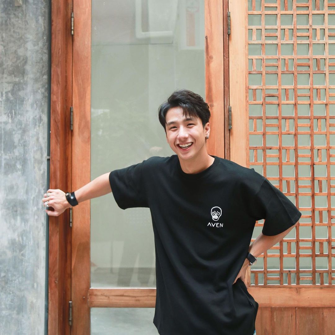 ชาวเน็ตขุดภาพ!!  แสตมป์ เล่นคอนเสิร์ต ก่อนติดเชื้อโควิด