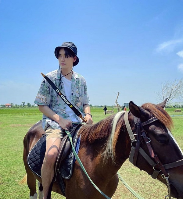 “ทะเล” แฮปปี้งานรุม แย้มมีผลงานซีรีส์ให้แฟนๆ ได้ติดตาม (มีคลิป) “ทะเล” แฮปปี้งานรุม แย้มมีผลงานซีรีส์ให้แฟนๆ ได้ติดตาม (มีคลิป)