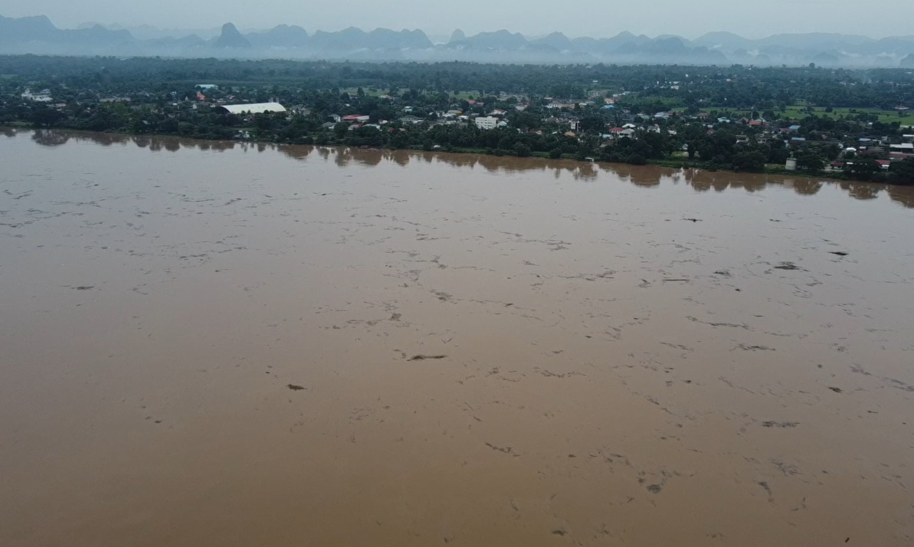 สุดสูงสุดรอบ 5 ปี! นครพนมจับตา น้ำโขง ล่าสุดห่างจุดล้นตลิ่งแค่ 1 เมตร