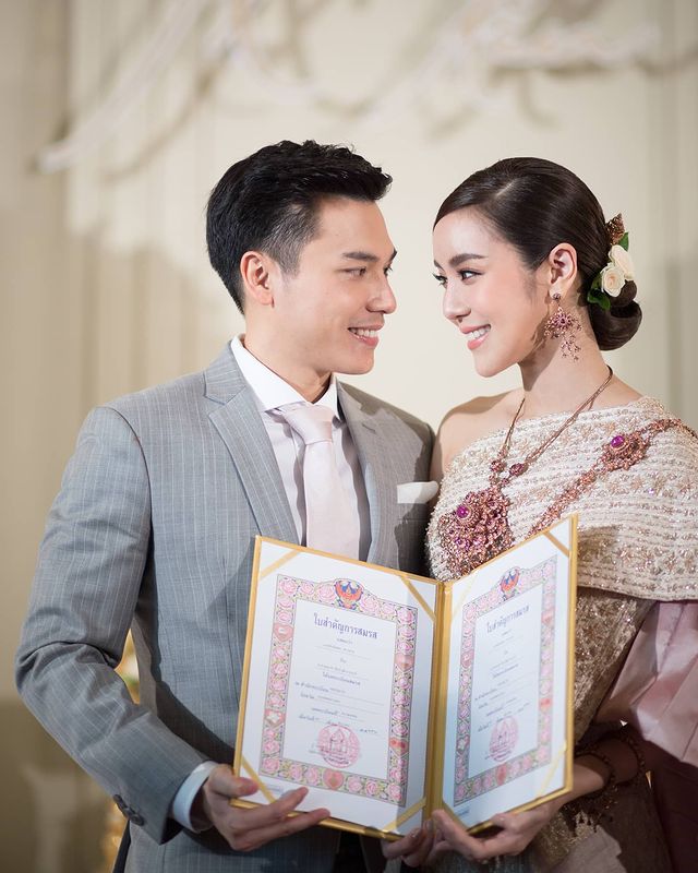 ธัญญ่า ธัญญาเรศ แท๊กทีมคนบันเทิง ให้กำลังใจทีมเมียหลวง ธัญญ่า ธัญญาเรศ แท๊กทีมคนบันเทิง ให้กำลังใจทีมเมียหลวง
