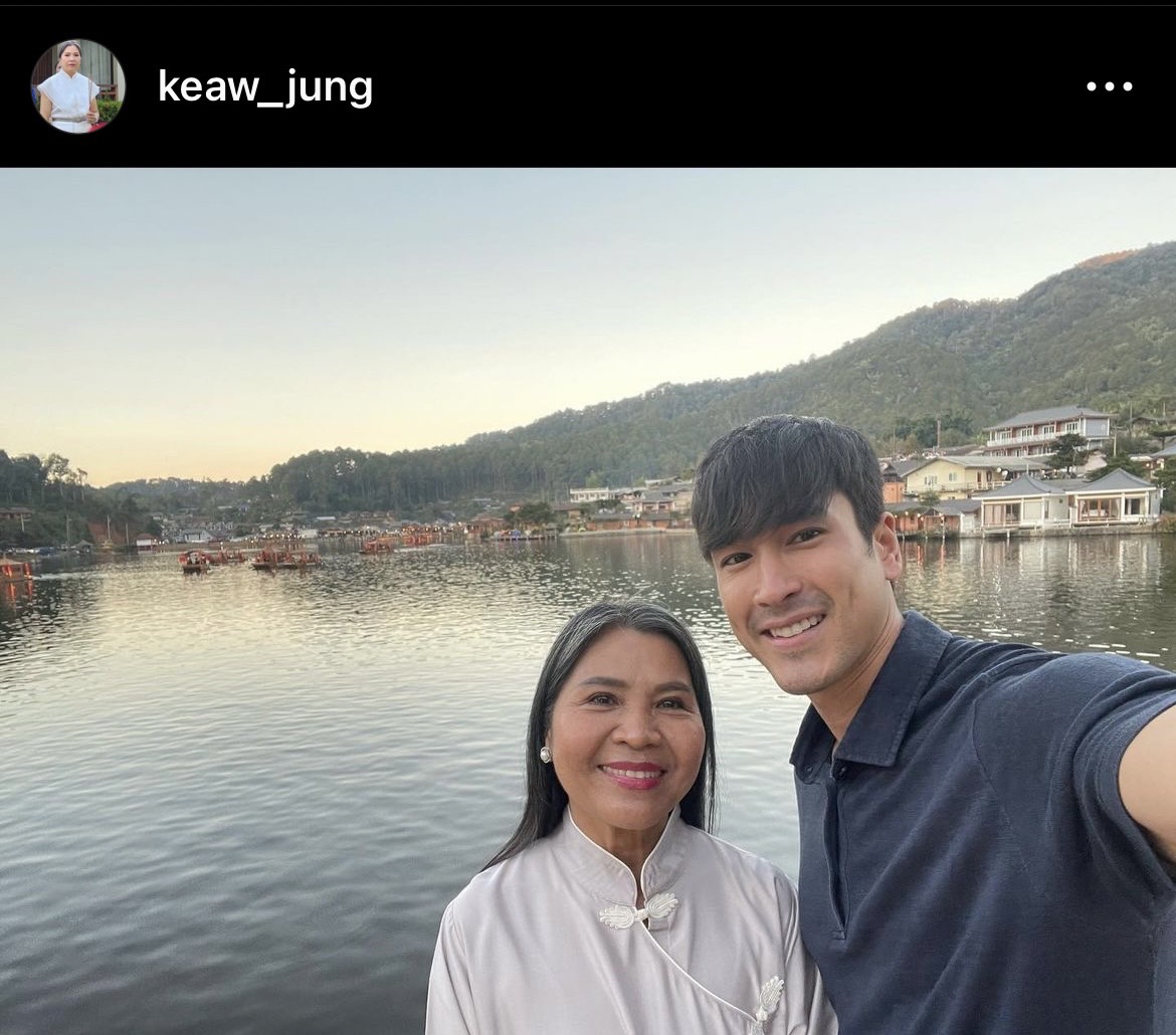 แม่แก้ว โพสต์ถึง ณเดชณ์ หลังขับรถคันเก่าติดไฟแดงแบบนี้? แม่แก้ว โพสต์ถึง ณเดชณ์ หลังขับรถคันเก่าติดไฟแดงแบบนี้?