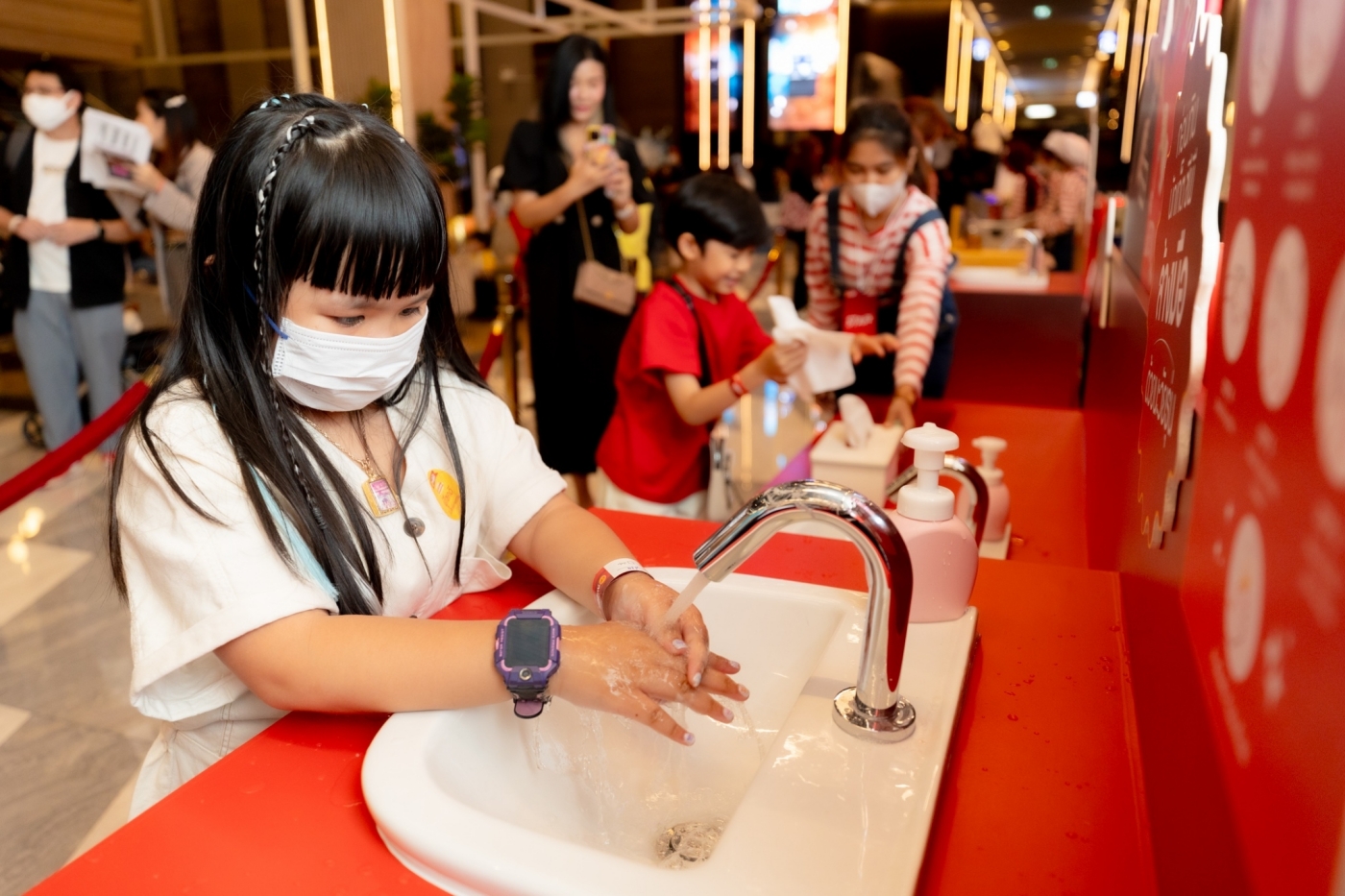 CP ชวนวัยรุ่นฟันน้ำนมล้างมือ พร้อมปาร์ตี้สไตล์ทรงไม่แบด กับ 'นักเก็ตไก่' เมนูทานเล่นยอดขายอันดับ 1 CP ชวนวัยรุ่นฟันน้ำนมล้างมือ พร้อมปาร์ตี้สไตล์ทรงไม่แบด กับ 'นักเก็ตไก่' เมนูทานเล่นยอดขายอันดับ 1