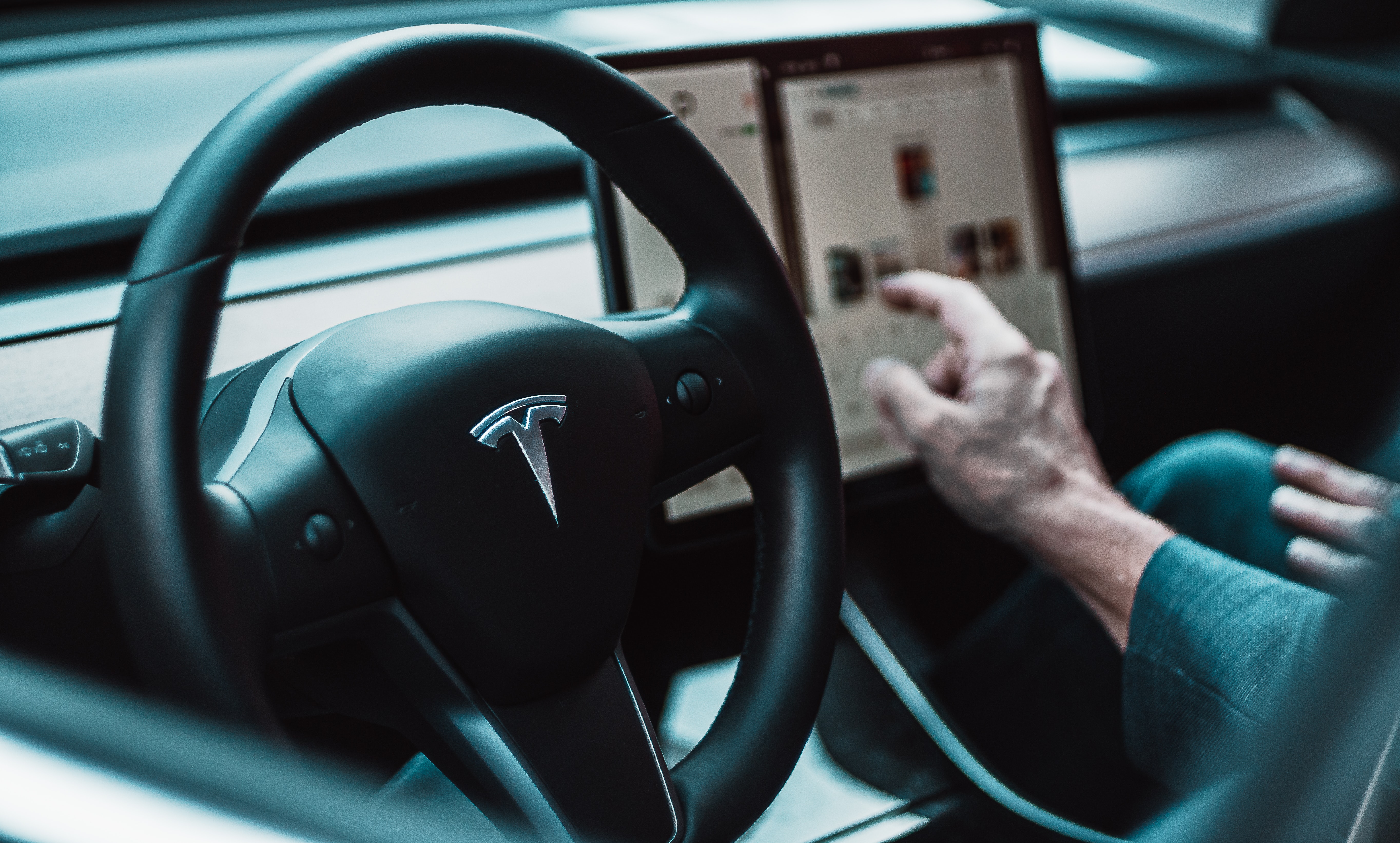 ผู้ใช้รถ Tesla ทดสอบระบบเบรกอัตโนมัติกับเด็กจริง