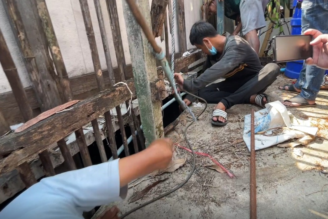 นาทีระทึก! บุกจับ จระเข้ ยาวเกือบ 3 เมตร กลางชุมชน นาทีระทึก! บุกจับ จระเข้ ยาวเกือบ 3 เมตร กลางชุมชน