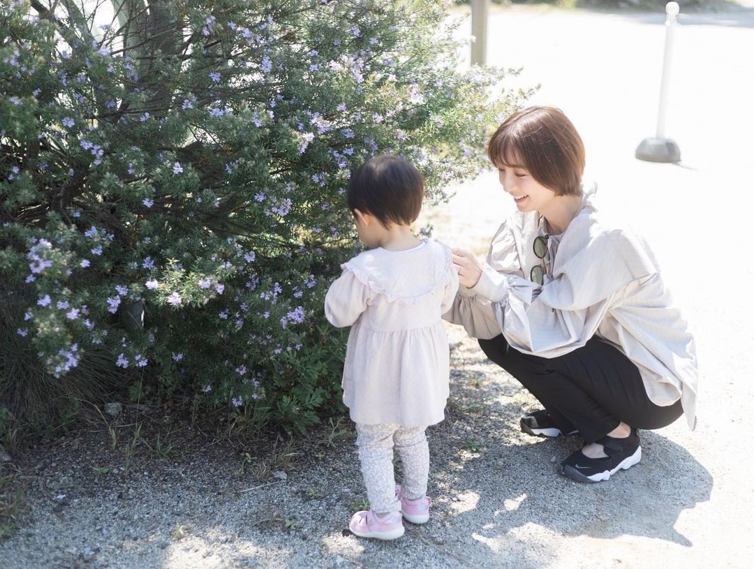 สุดช็อก!! 'ชิโนดะ มาริโกะ' อดีต AKB48 ยุคคามิเซเว่น ถูกสามียื่นฟ้องเพราะคบชู้ สุดช็อก!! 'ชิโนดะ มาริโกะ' อดีต AKB48 ยุคคามิเซเว่น ถูกสามียื่นฟ้องเพราะคบชู้