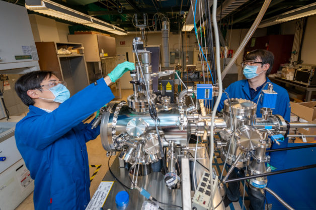 สารเคลือบหลังคาแบบใหม่ ช่วยให้บ้านอบอุ่นในฤดูหนาวและเย็นสบายในฤดูร้อน