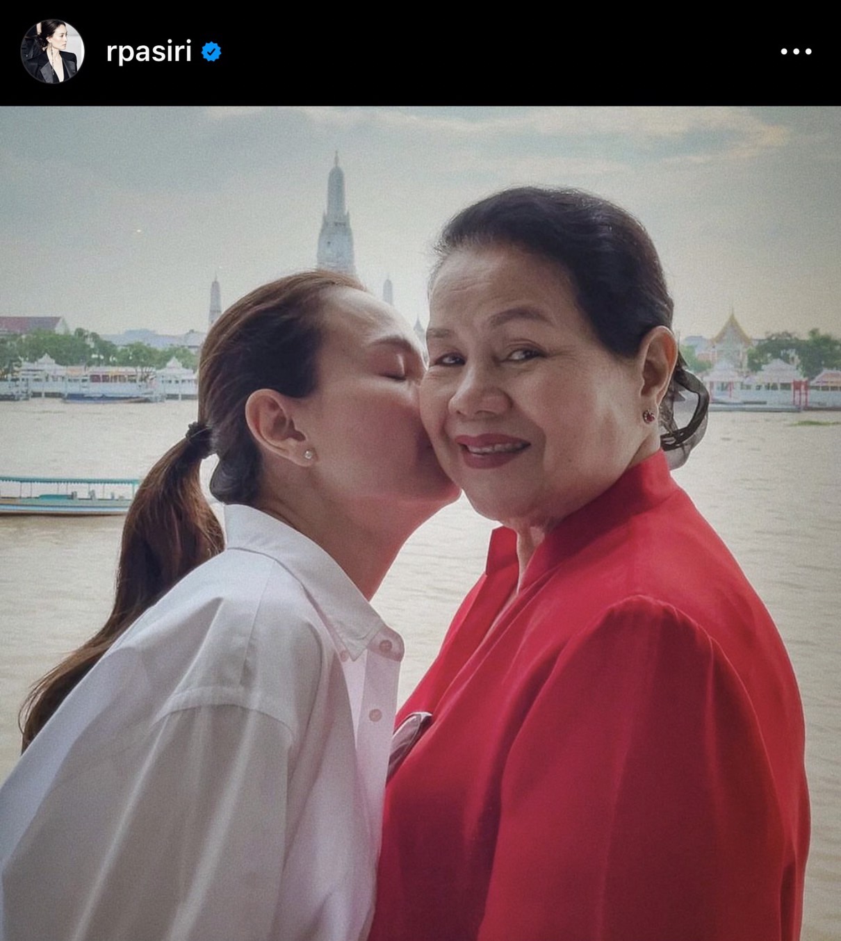 อุ๋ม อาภาศิริ อาลัยคุณเเม่ โพสต์ภาพจับมือกันจนวินาทีสุดท้าย อุ๋ม อาภาศิริ อาลัยคุณเเม่ โพสต์ภาพจับมือกันจนวินาทีสุดท้าย