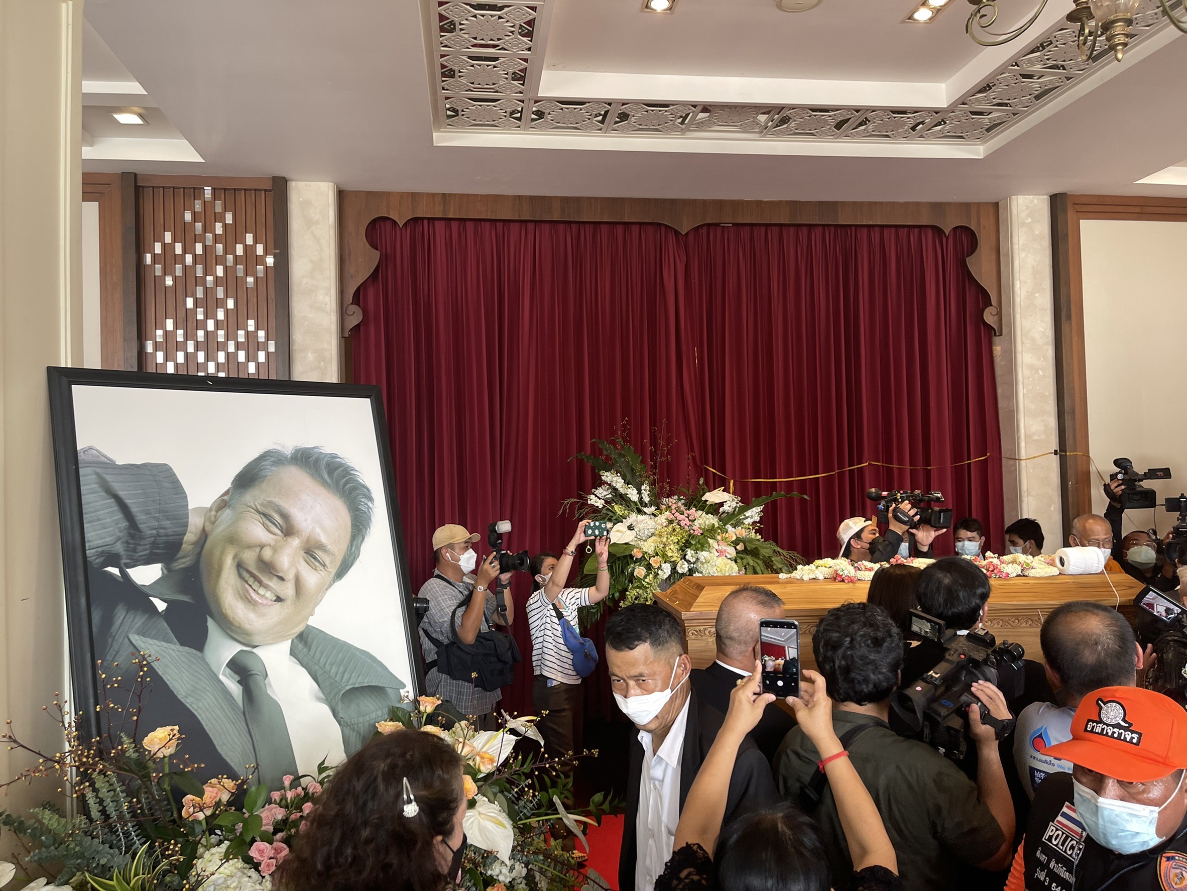 5 ผู้จัดละคร ร่วมพิธีสวดพระอภิธรรมคืนที่ 2 เผยได้ เอก สรพงศ์ ชาตรี เป็นครู 