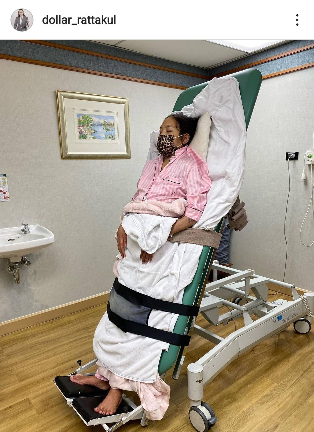 เสธ.ดอลลาร์ เผยภาพ คุณหญิงแมงมุม เริ่มหัดยืนได้แล้ว เสธ.ดอลลาร์ เผยภาพ คุณหญิงแมงมุม เริ่มหัดยืนได้แล้ว