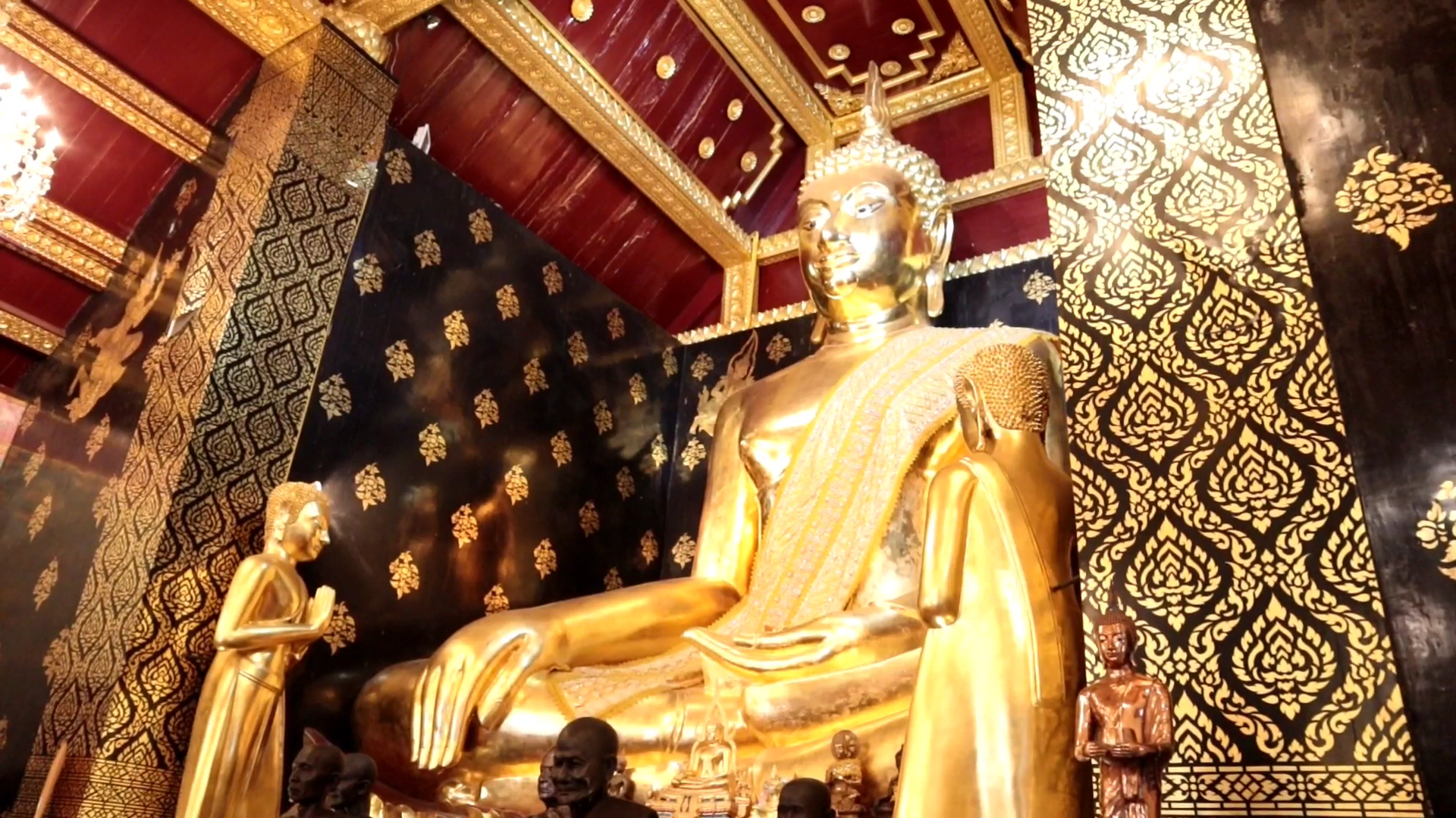 พระสงฆ์พิษณุโลก นำพุทธศาสนิกชน สวดมนต์ถวายพระพรชัยมงคล แด่ เจ้าฟ้าพัชรกิติยาภาฯ  