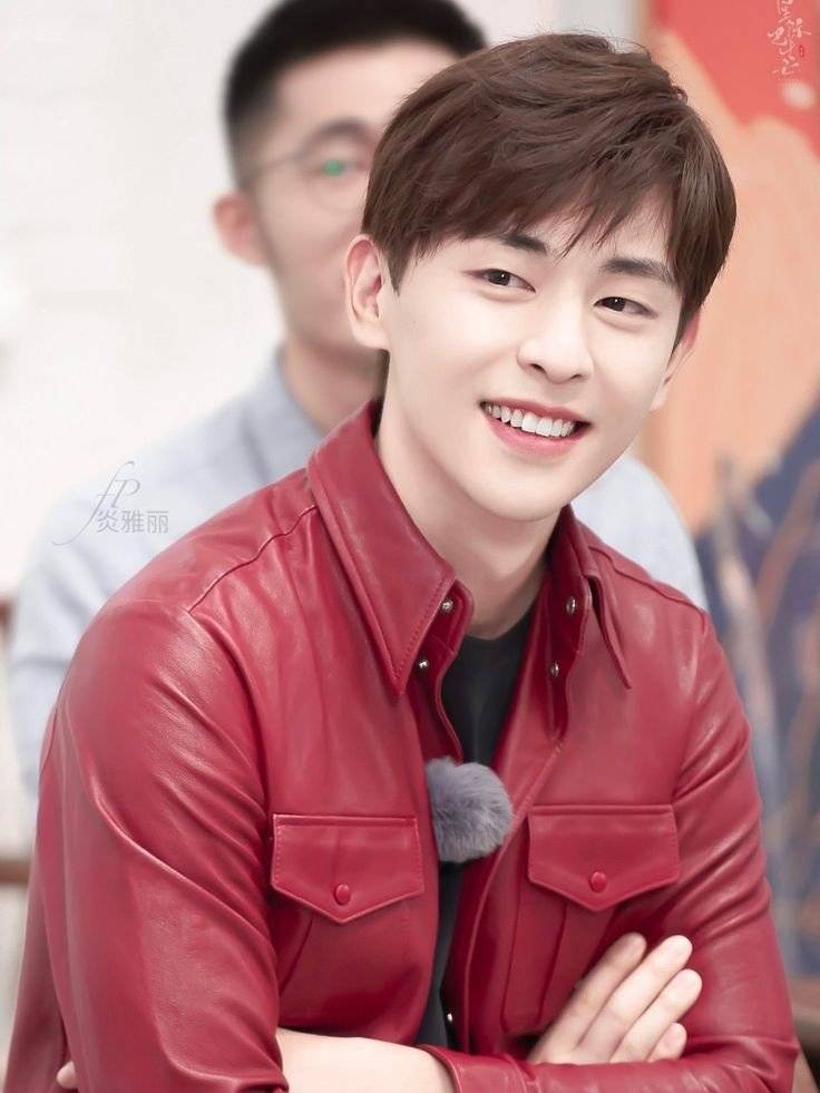 เติ้งหลุน ขอโทษและยอมรับผิดอย่างเป็นทางการเป็นครั้งแรก หลังถูกปรับเงินในคดีเลี่ยงภาษี เติ้งหลุน ขอโทษและยอมรับผิดอย่างเป็นทางการเป็นครั้งแรก หลังถูกปรับเงินในคดีเลี่ยงภาษี