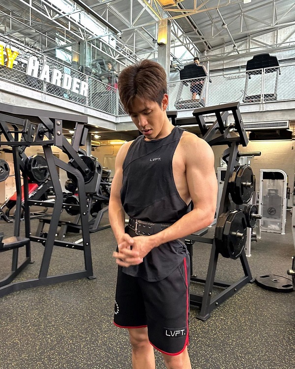 ฟิล์ม ธนภัทร เร่งปั้นหุ่นไม่กลัวคอมเมนต์คุกคามหลังโชว์ภาพถอดเสื้อถี่ (มีคลิป)        