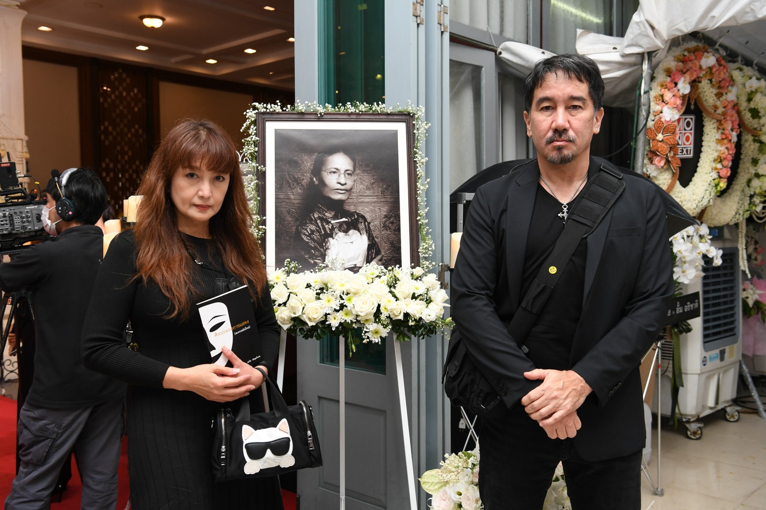 บรรยากาศพิธีสวดอภิธรรม หม่อมหลวงพันธุ์เทวนพ เทวกุล คืนที่สอง บรรยากาศพิธีสวดอภิธรรม หม่อมหลวงพันธุ์เทวนพ เทวกุล คืนที่สอง