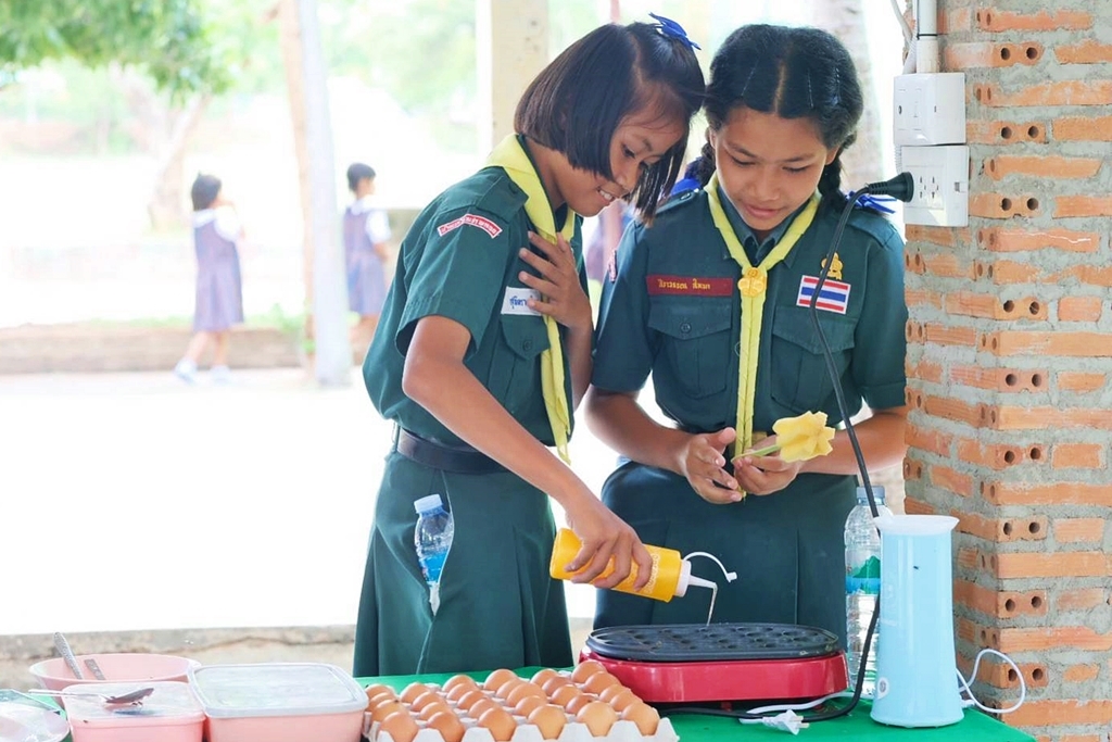 โรงเรียนบ้านแก้วเพชรพลอย จ.สระแก้ว สอนทักษะอาชีพ-สร้างคลังอาหาร “โครงการเลี้ยงไก่ไข่เพื่ออาหารกลางวันนักเรียน”