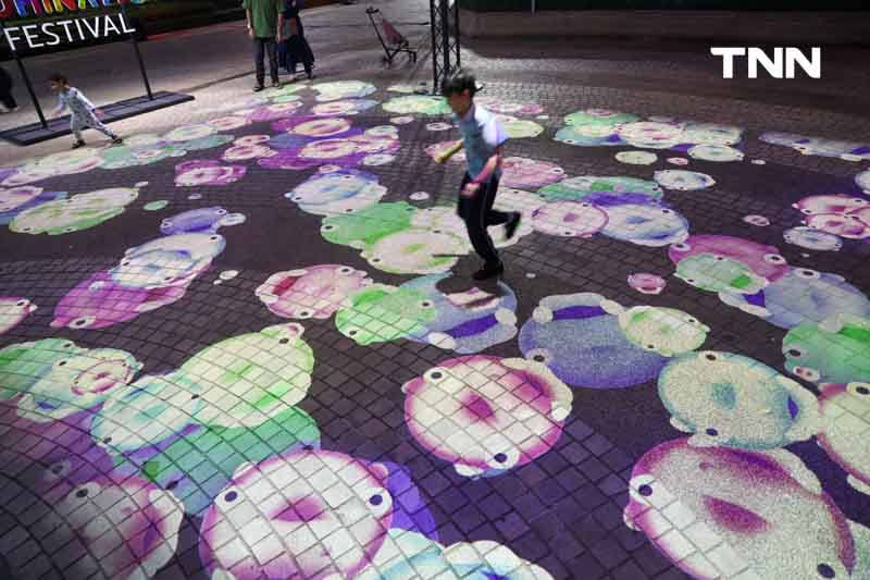 หมูเด้งบุกกรุง แสง สีสุดอลังการ ส่งท้ายปี หมูเด้งบุกกรุง แสง สีสุดอลังการ ส่งท้ายปี