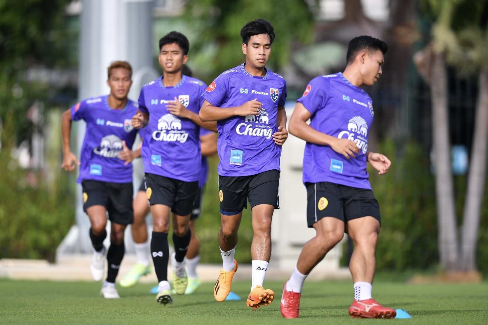 'ชนาธิป' ร่วมซ้อมทีมชาติไทยก่อนเตรียมบินเตะอุ่นเครื่องฟีฟ่าเดย์ ดวล ไต้หวัง-ฮ่องกง 'ชนาธิป' ร่วมซ้อมทีมชาติไทยก่อนเตรียมบินเตะอุ่นเครื่องฟีฟ่าเดย์ ดวล ไต้หวัง-ฮ่องกง