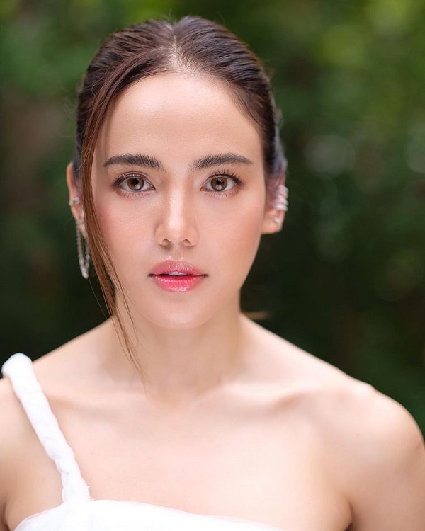 “จอย ชลธิชา” กับบทบาทการเป็น ดีเจ มานานนับสิบปี (มีคลิป)        