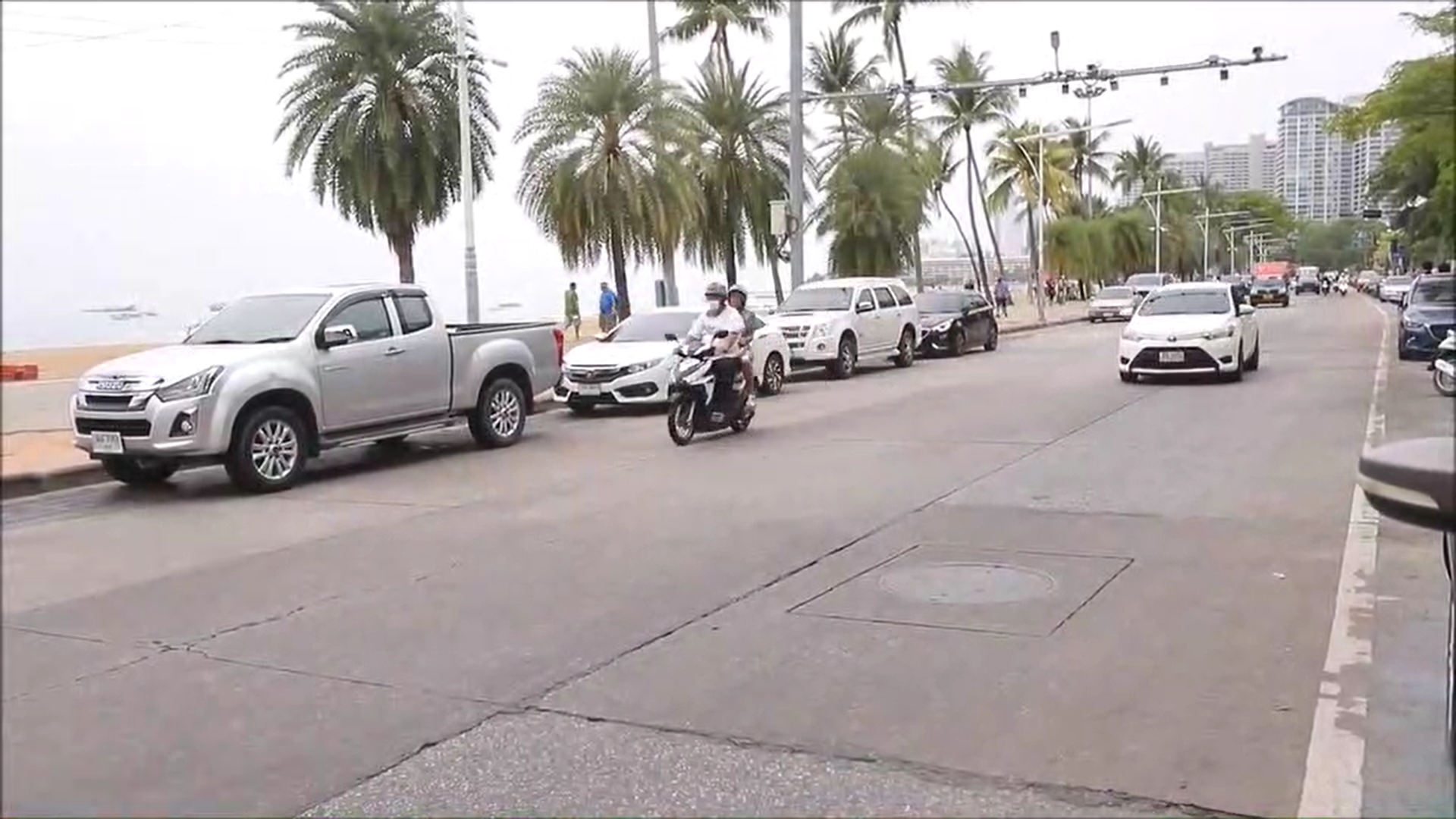  ดีเดย์ 1 มี.ค.นี้ ยกเลิกจอดรถฝั่งขวาชายหาดพัทยา แก้ปัญหาจราจรติดขัด