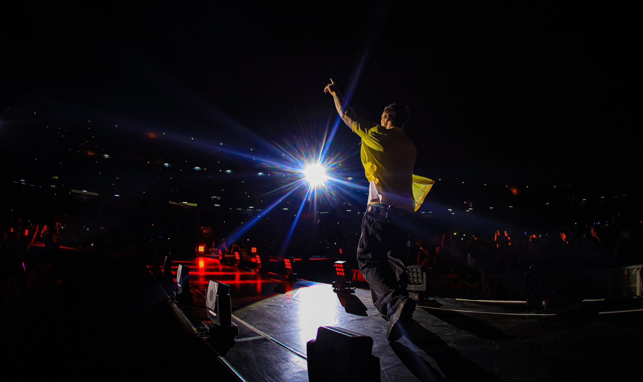 แฟนๆ ซูฮก!! ‘Adam Levine’ ท็อปฟอร์มในโชว์ Maroon 5 ครั้งที่ 6 ในไทย แฟนๆ ซูฮก!! ‘Adam Levine’ ท็อปฟอร์มในโชว์ Maroon 5 ครั้งที่ 6 ในไทย