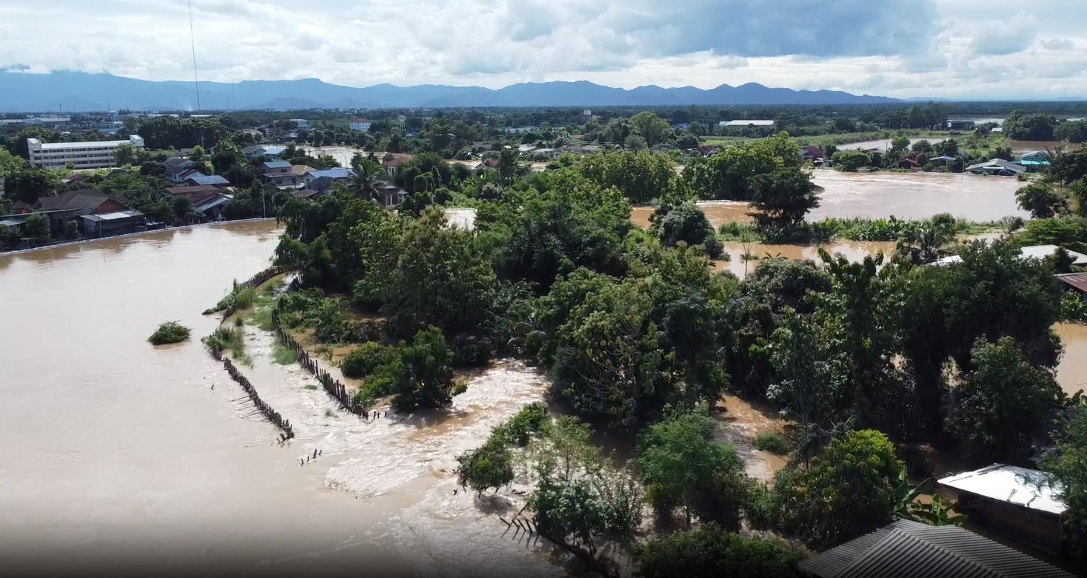 รัฐบาลสั่งเร่งสำรวจความเสียหายน้ำท่วม มอบถุงยังชีพ-ช่วยเหลือค่าซ่อมแซมบ้าน รัฐบาลสั่งเร่งสำรวจความเสียหายน้ำท่วม มอบถุงยังชีพ-ช่วยเหลือค่าซ่อมแซมบ้าน