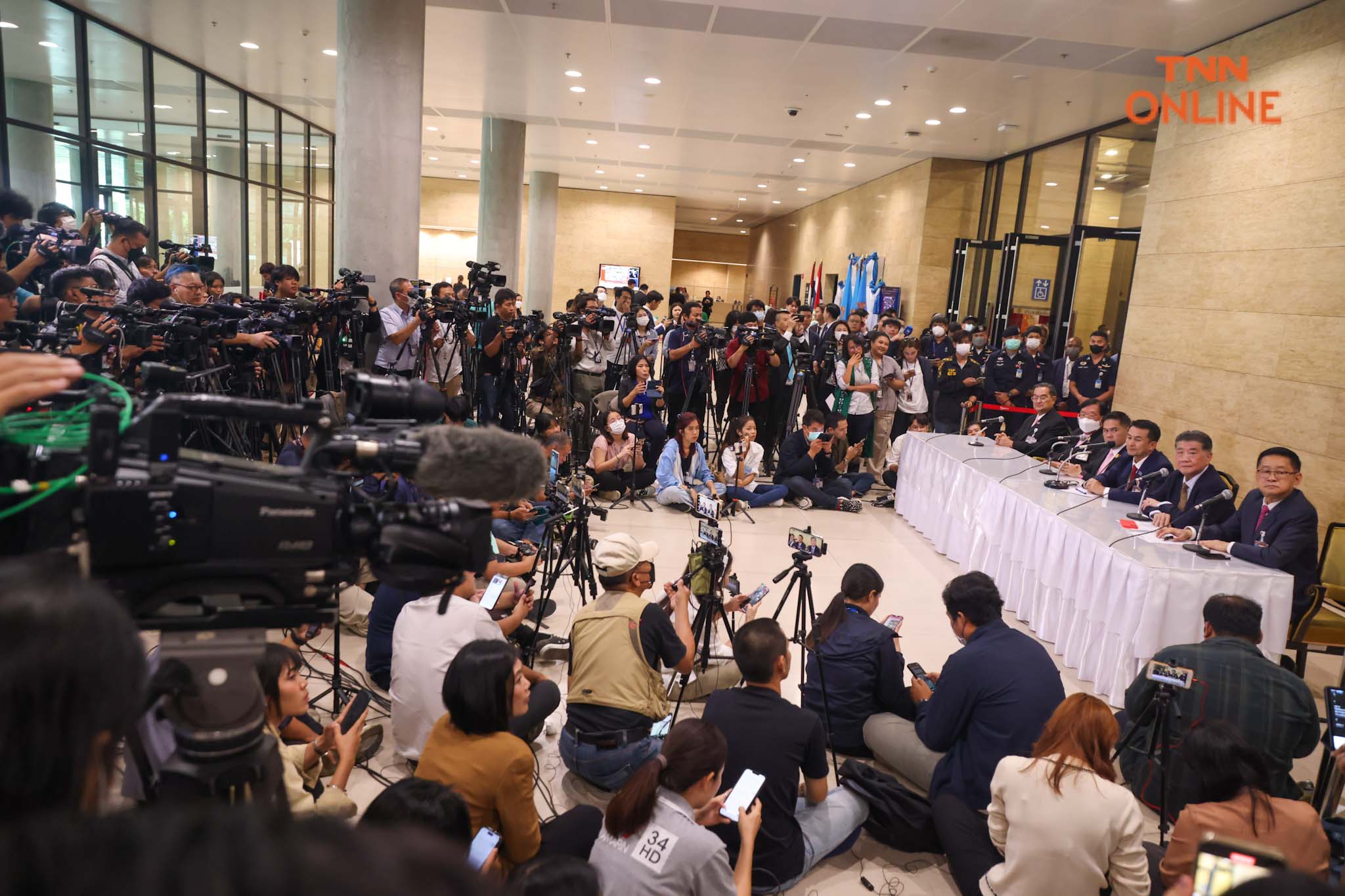 ชทพ. จับมือ พท. แถลงข่าวร่วมจัดตั้งรัฐบาล ชทพ. จับมือ พท. แถลงข่าวร่วมจัดตั้งรัฐบาล