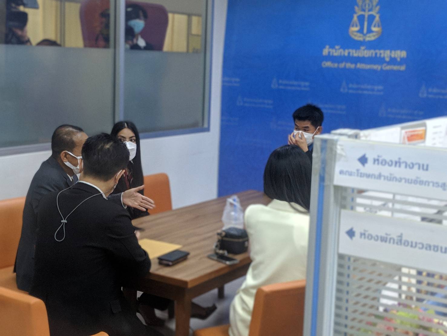 อยากเป็นจำเลยแล้ว! กระติก-แซน บุกงานอัยการสูงสุดร้องขอความเป็นธรรม อยากเป็นจำเลยแล้ว! กระติก-แซน บุกงานอัยการสูงสุดร้องขอความเป็นธรรม