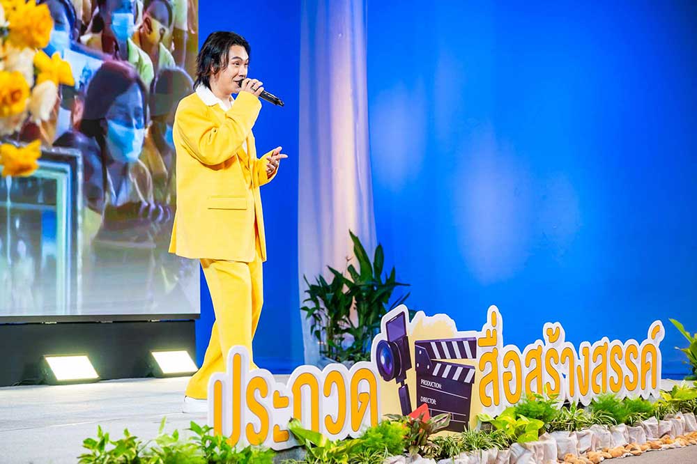 ‘ตั้ม วราวุธ’ ร่วมงานมอบรางวัล สื่อสร้างสรรค์เทิดทูนสถาบันหลักฯ ‘ตั้ม วราวุธ’ ร่วมงานมอบรางวัล สื่อสร้างสรรค์เทิดทูนสถาบันหลักฯ