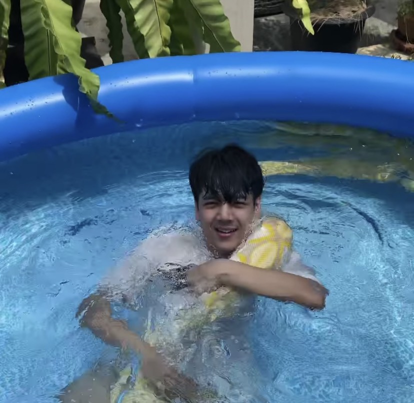 ขนลุก (คลิป) นิกกี้ ณฉัตร ทำไปได้พกงูเหลือมลงสระน้ำ ขนลุก (คลิป) นิกกี้ ณฉัตร ทำไปได้พกงูเหลือมลงสระน้ำ