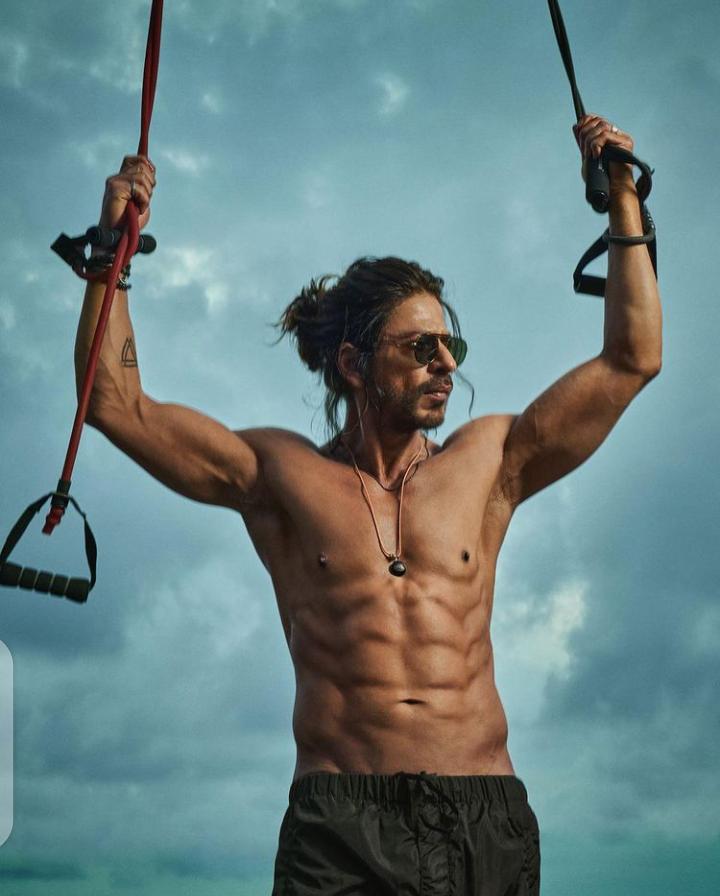 “Shah Rukh Khan” จูบแฟนคลับผู้พิการ จนสร้างกระแสอุ่นใจทั่วโซเชียล “Shah Rukh Khan” จูบแฟนคลับผู้พิการ จนสร้างกระแสอุ่นใจทั่วโซเชียล