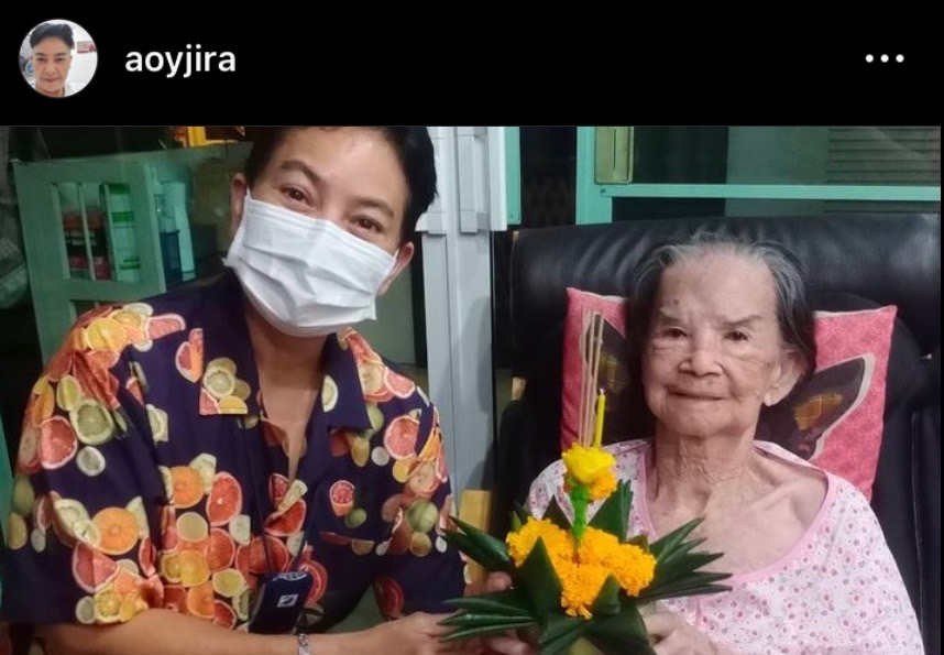 คุณยายมารศรี โชว์ความแข็งแรง หลังดีใจที่ได้กลับบ้านแล้ว คุณยายมารศรี โชว์ความแข็งแรง หลังดีใจที่ได้กลับบ้านแล้ว