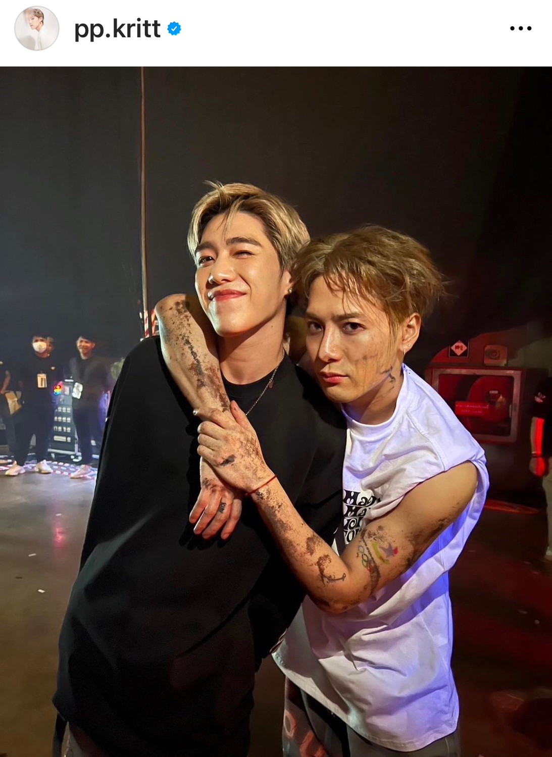 คนบันเทิงไทย นำทีมโดย พีพี-บิวกิ้น ร่วมให้กำลังใจในคอนเสิร์ต แจ็คสัน หวัง 