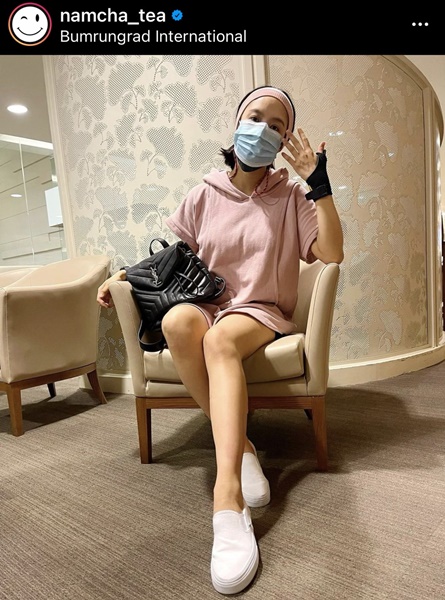 น้ำชา ชีรณัฐ เจ็บข้อมือ จนต้องพบแพทย์ หลังคลอดลูก 6 วัน น้ำชา ชีรณัฐ เจ็บข้อมือ จนต้องพบแพทย์ หลังคลอดลูก 6 วัน