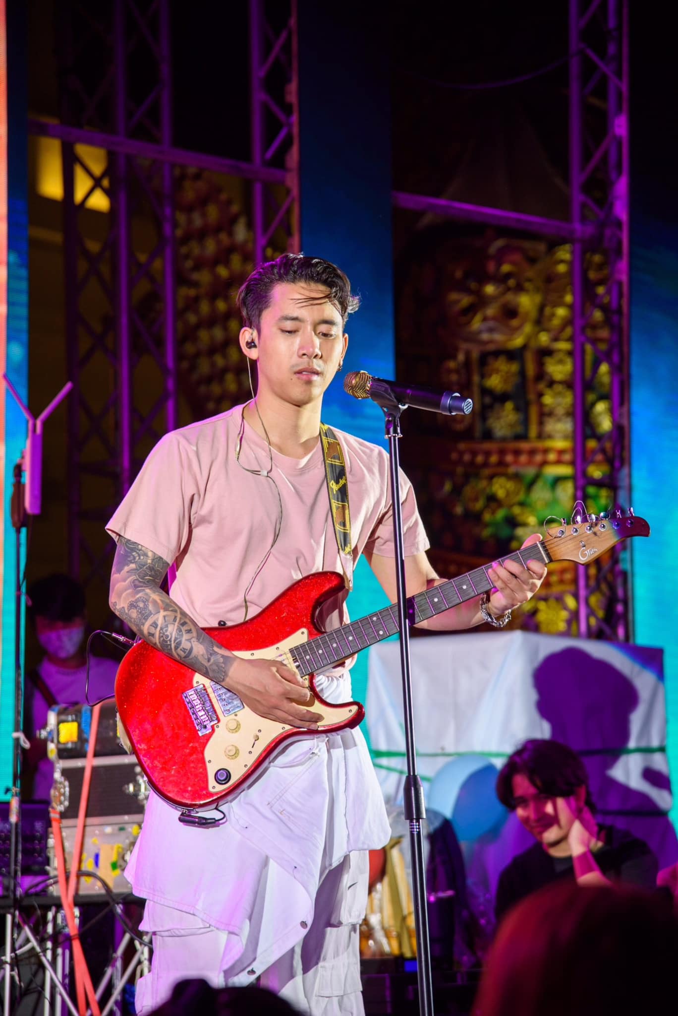 “เบิ้ล ปทุมราช” ไม่โกรธแฟนคลับจับเป้ากลางเวทีแบบเอ็นดู (มีคลิป)