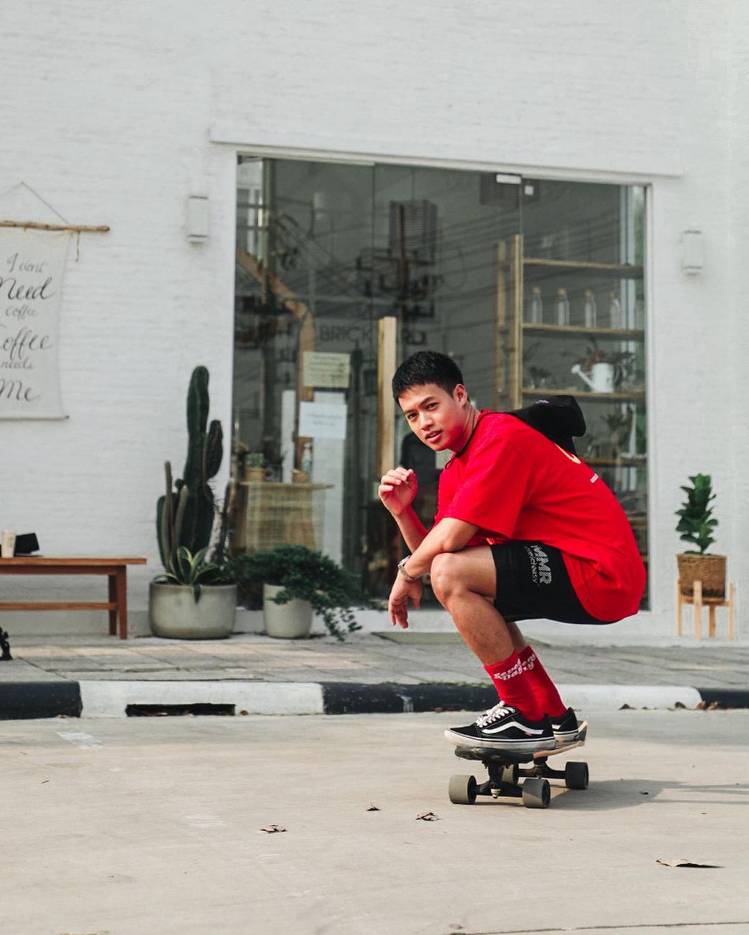 “ปอ อรรณพ” กุมขมับหลังประกาศห้ามรับประทานอาหารในร้าน (มีคลิป) “ปอ อรรณพ” กุมขมับหลังประกาศห้ามรับประทานอาหารในร้าน (มีคลิป)