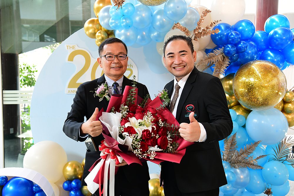 ผู้บริหารซีพีเอฟ รับรางวัล สัตวแพทย์ควบคุมฟาร์มสุกรเกียรติยศ ผู้บริหารซีพีเอฟ รับรางวัล สัตวแพทย์ควบคุมฟาร์มสุกรเกียรติยศ